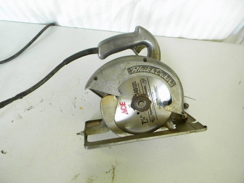 lot 36 image: Black & Decker Circular Saw