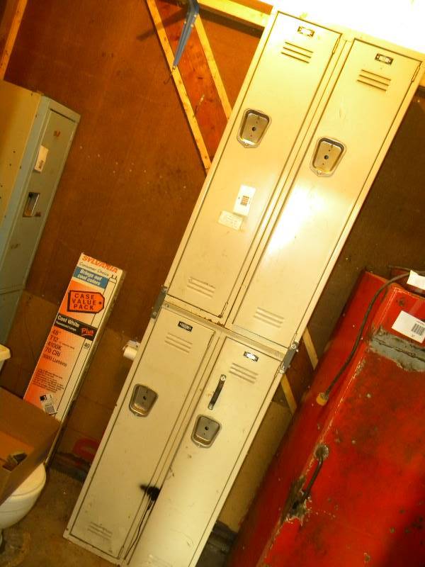 lot 38 image: Metal Lockers