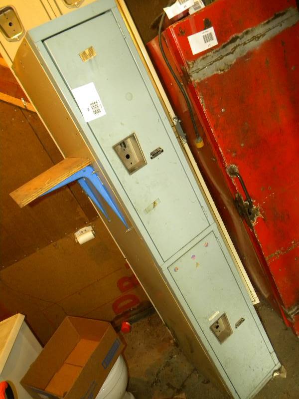 lot 39 image: Metal Lockers