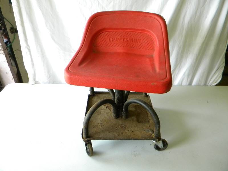 lot 47 image: Craftsman Rolling Shop Chair