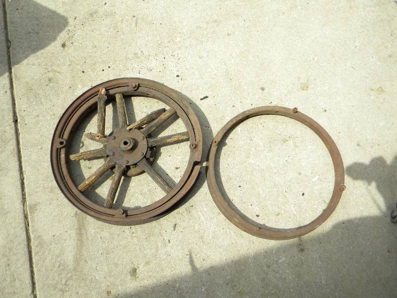 lot 49 image: Vintage Wood Spoke Wagon Wheel