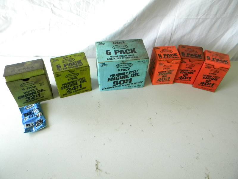 lot 51 image: Vintage 2 Cycle Engine Oil Lot