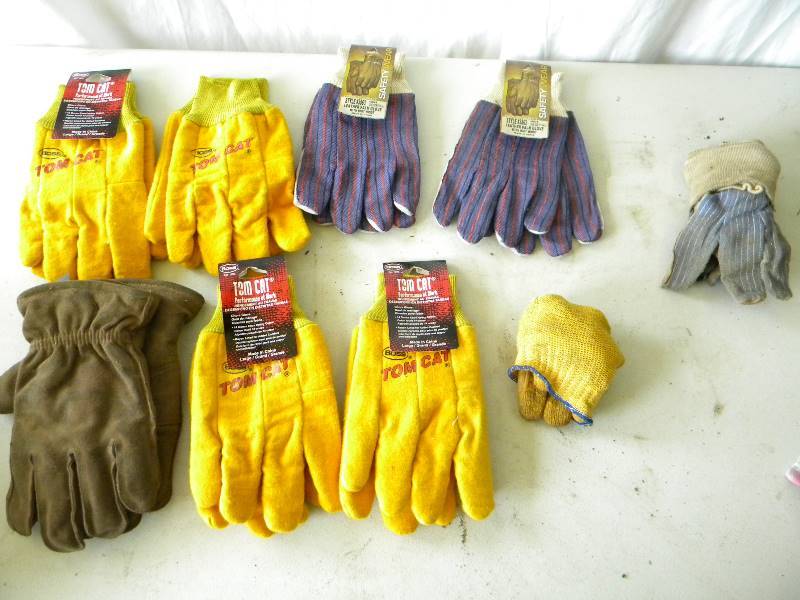 lot 86 image: Lot Of Work Gloves