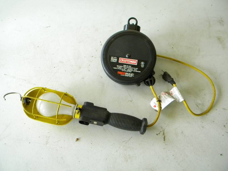 lot 87 image: Craftsman 20 Shop Light