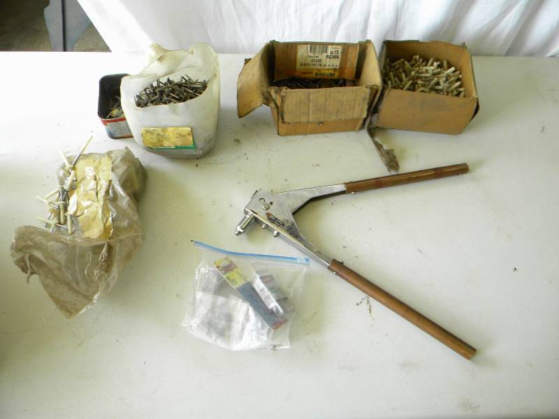 lot 90 image: Black & Decker 2 Way Rivet Tool Lot