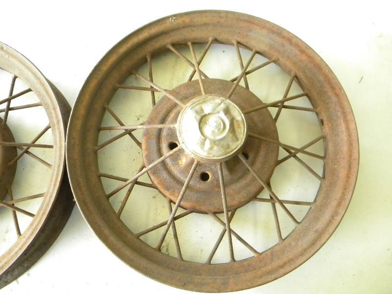 lot 99 image: Vintage FORD Metal Rims