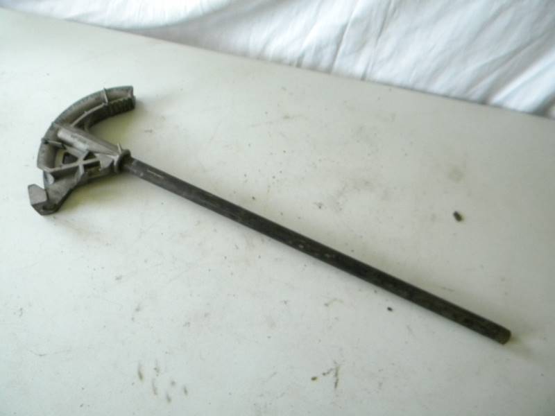 lot 100 image: Gardener Pipe Bender
