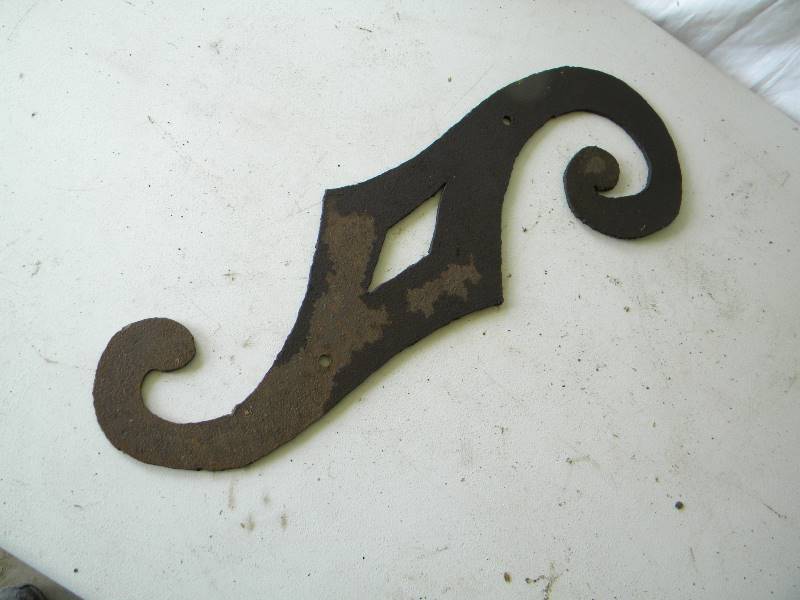 lot 101 image: Vintage Metal Project or Decor Piece