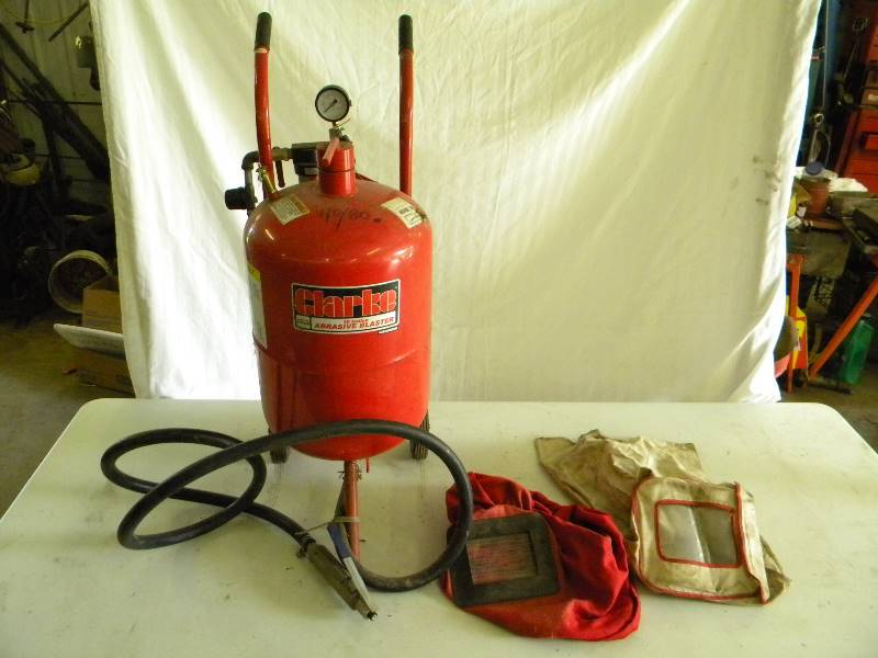 lot 127 image: 10 Gallon Sandblaster
