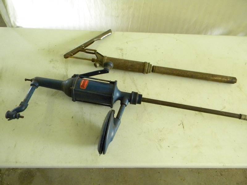 lot 128 image: Drum Pumps