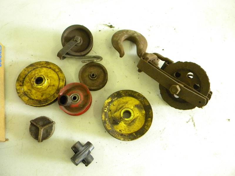 lot 136 image: Vintage Tackle and Pulley Set