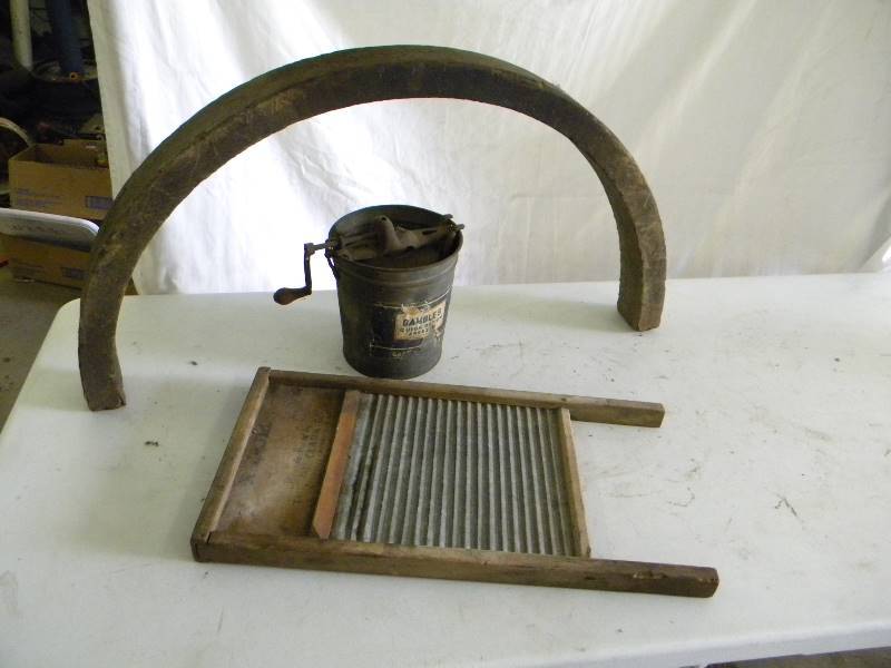 lot 144 image: Vintage Items