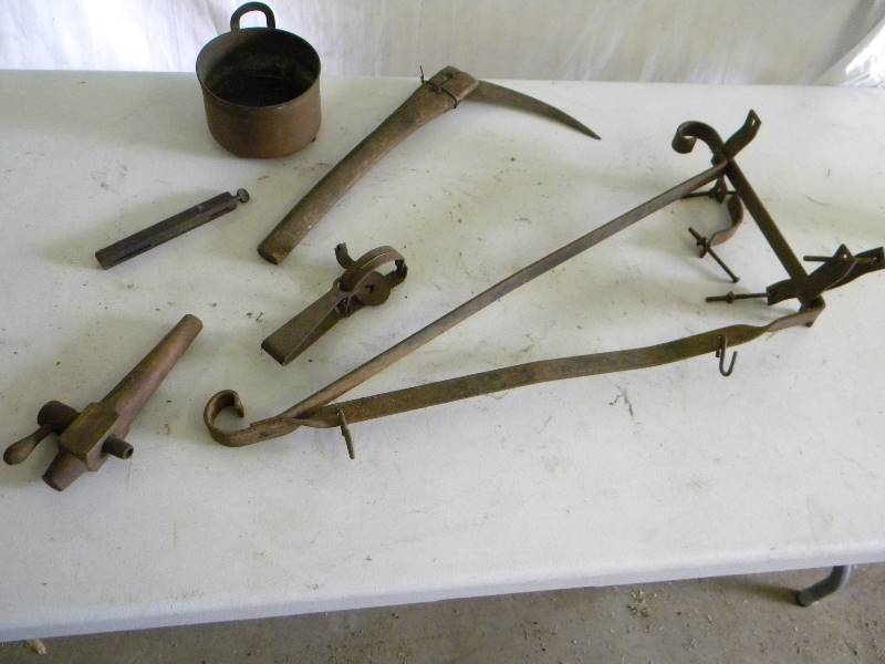 lot 145 image: Cool Vintage Items