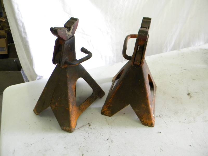 lot 153 image: Jack Stands