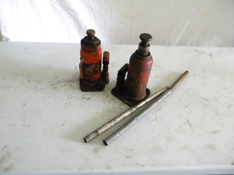 lot 155 image: Hydraulic Jacks