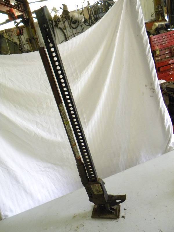lot 164 image: High Lift House Jack