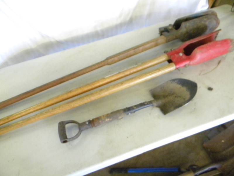 lot 244 image: Post Hole Diggers and Shovel Lot