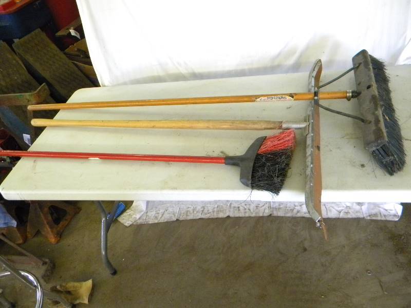 lot 247 image: Shop Cleaning Supplies Lot