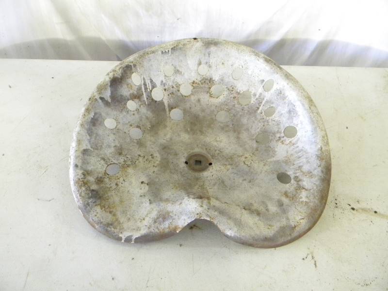 lot 258 image: Vintage Tractor Seat