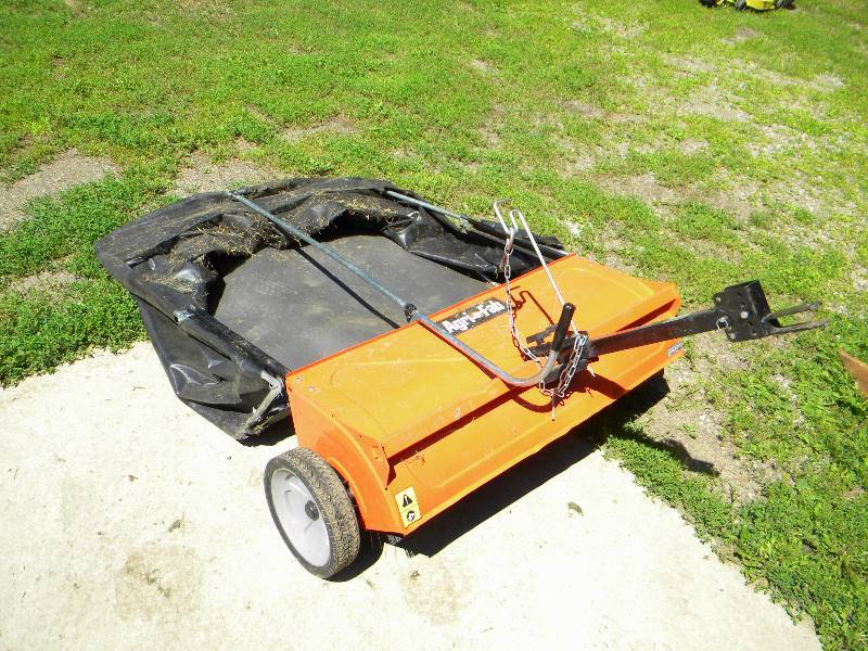 lot 260 image: Agri-Fab Lawn Rake