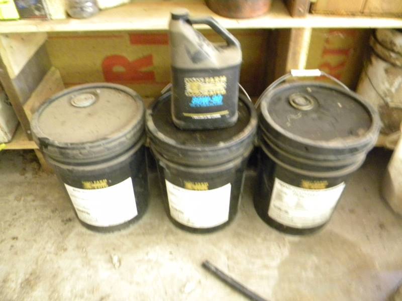 lot 263 image: Gear Lube and Hydraulic Fluid Lot