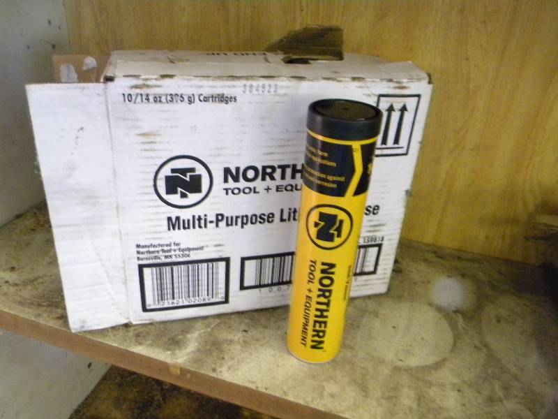 lot 266 image: Tool and Equipment Grease Lot