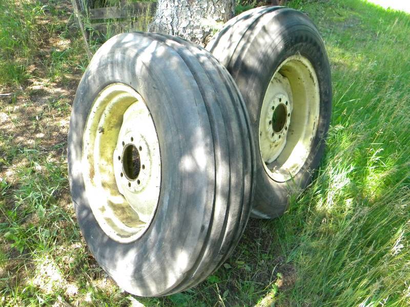 lot 272 image: Tractor Tires