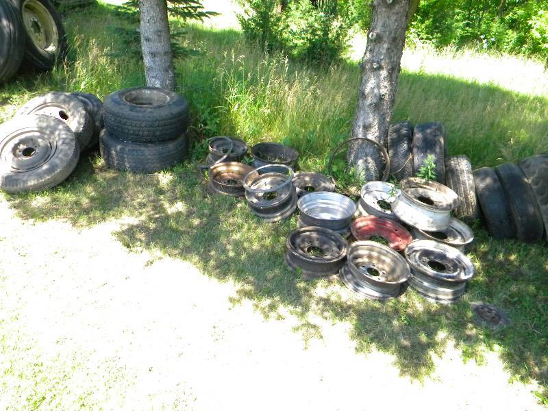 lot 275 image: Tire and Rim Lot