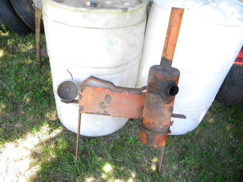 lot 276 image: Vintage Orange Tractor Yard Art