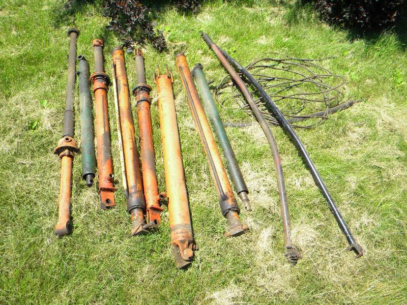 lot 286 image: Hydraulic Rams and Driveshaft Lot
