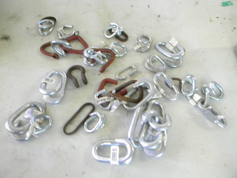 lot 300 image: Chain Link Blocks Lot