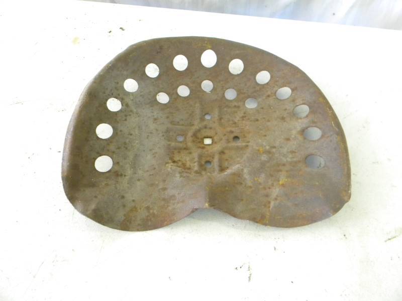 lot 307 image: Tractor Seat