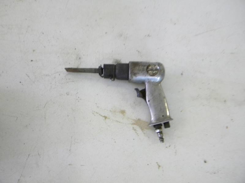 lot 329 image: Air Chisel Tool