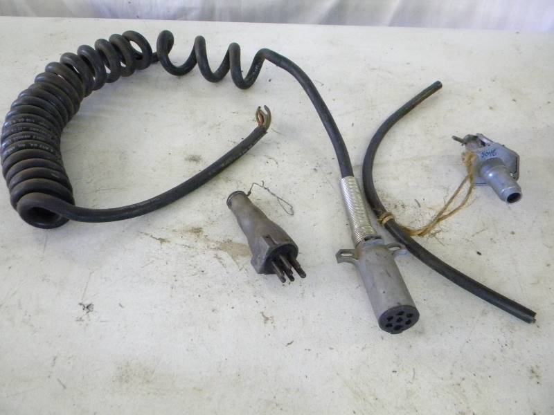lot 343 image: Trailer Hitch Connector Lot