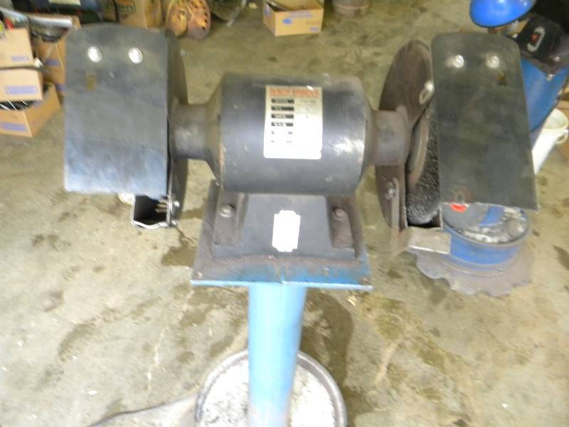 lot 9 image: Bench Grinder