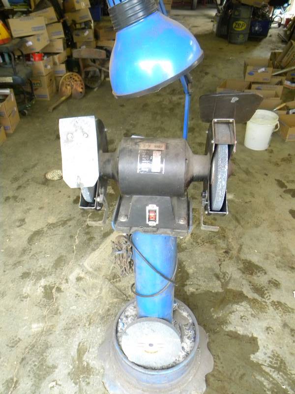 lot 11 image: Bench Grinder
