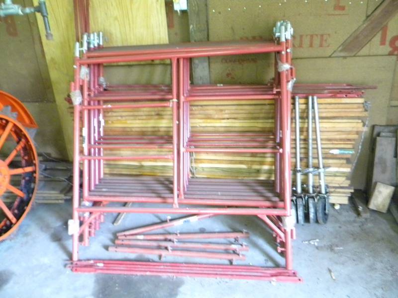 lot 12 image: Scaffolding