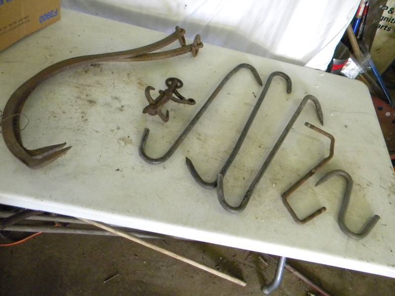 lot 232 image: Vintage Hook Lot