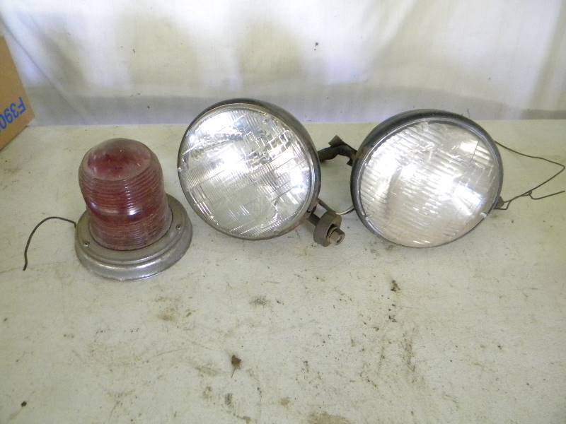 lot 225 image: Vintage Lights Lot