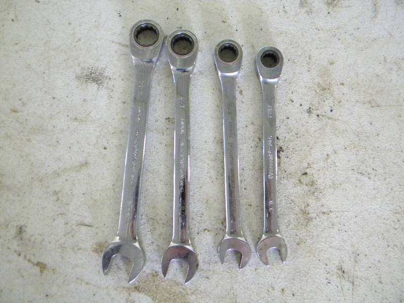 lot 220 image: Ratcheting Wrenches