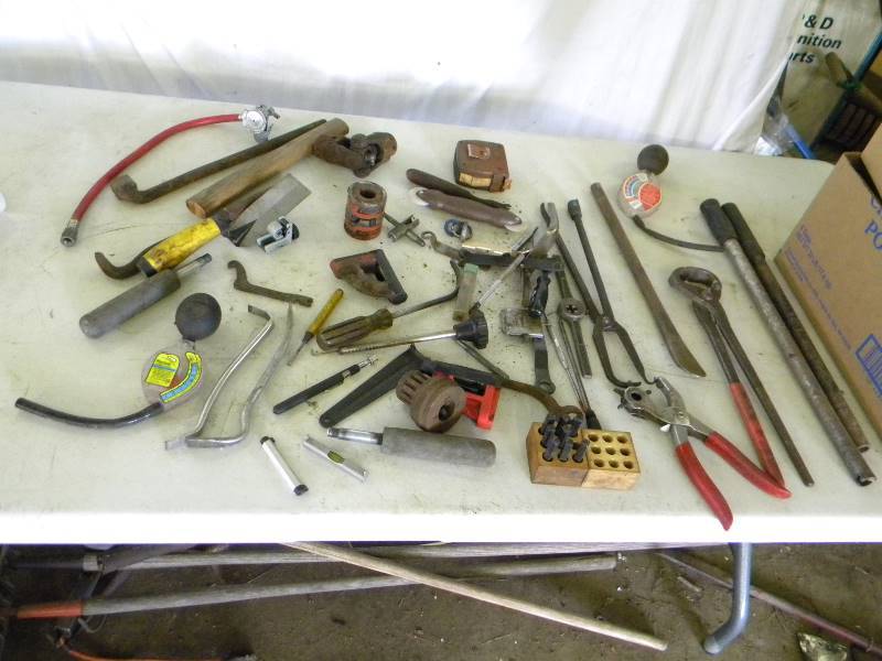 lot 185 image: Tools Lot