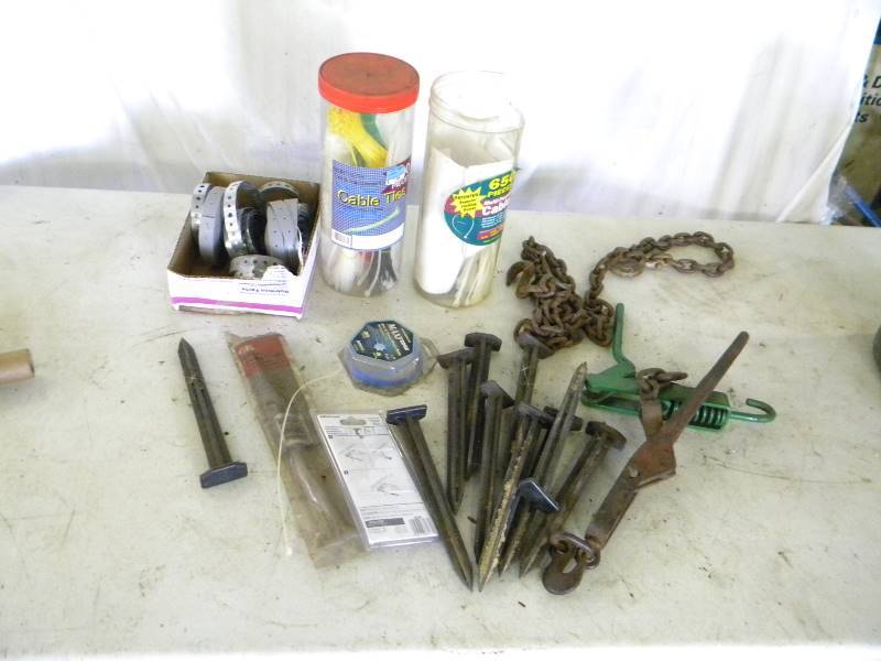 lot 384 image: Locking Lot