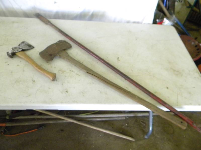 lot 392 image: Tools Lot