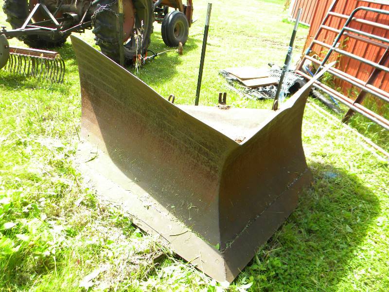 lot 17 image: V Plow