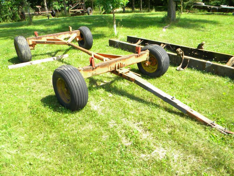 lot 18 image: Farm Implement Trailer