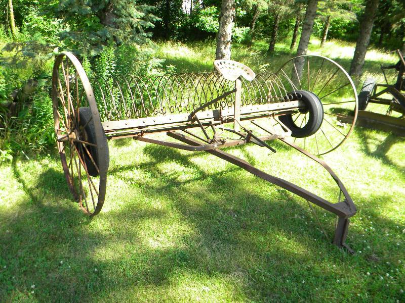 lot 19 image: Vintage Metal Wheeled Dump Rake
