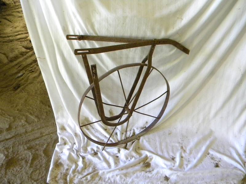 lot 409 image: Vintage Wagon Wheel