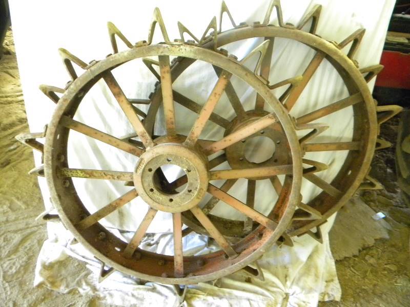 lot 410 image: Vintage Metal Spoke Tractor Wheels