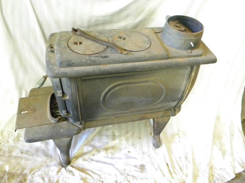 lot 416 image: Vintage Wood Box Stove