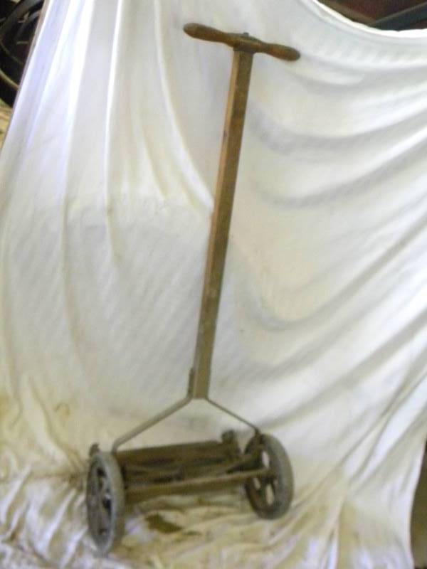 lot 418 image: Vintage Push Mower
